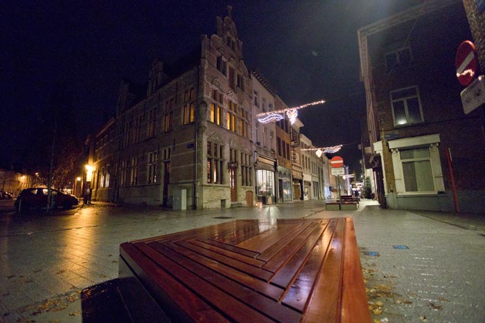 Vernieuwde Onze-Lieve-Vrouwestraat met eindejaarsverlichting Mechelen 2023